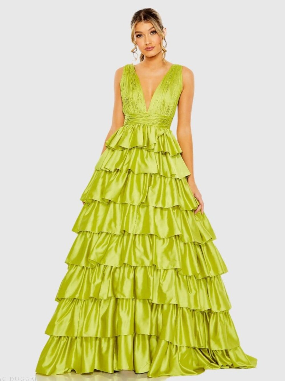 MAC DUGGAL Size 10 Green 67994 Ruffle Tiered Sleeveless V-Neck Formal Gown NWT